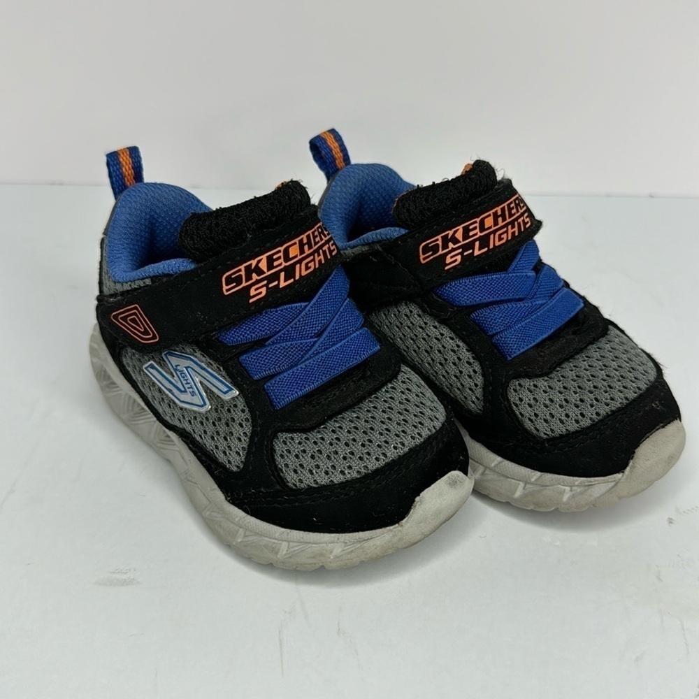 SKECHERS BOYS TRAINERS MAGNA LIGHTS